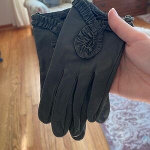 Leather gloves